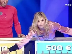 Çıplak kadın ve eğlence için porno anal amator oyuncak kullanır