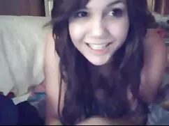 Alanın üzerine eğildi ve porno anal amatör seksi parmaklarını okşadı