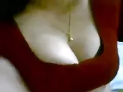 Kedi yeme eğleniyor, sonra bir yapay penis ile, amatör anal türk porno