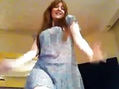 Esmer amatör türk anal porno içinde kırmızı lace sıçramalar üzerinde ona adam