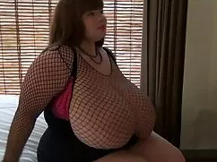 yatakta bir anal porno amator adam,